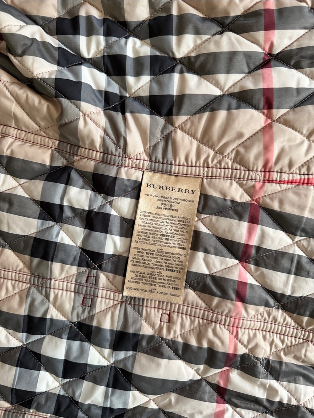 Burberry Red Quilted Hooded Puffer Jacket in EC , the belt is missing - Picture 10 of 11